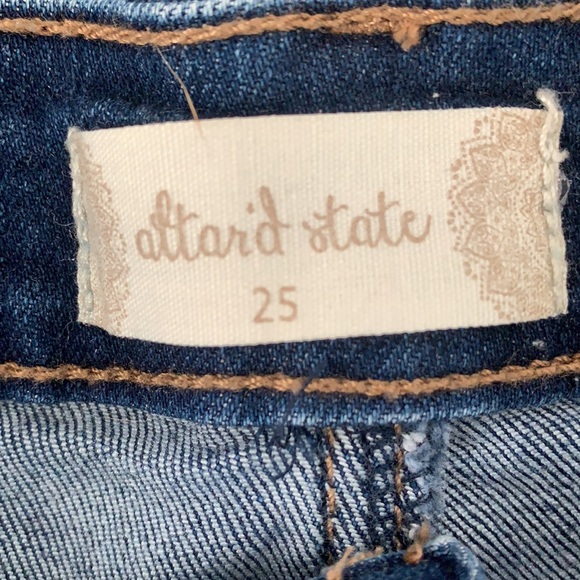 Altar’d State embroidered jean shorts 25 - Picture 3 of 3
